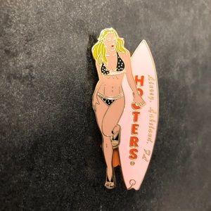Hooter’s pin
